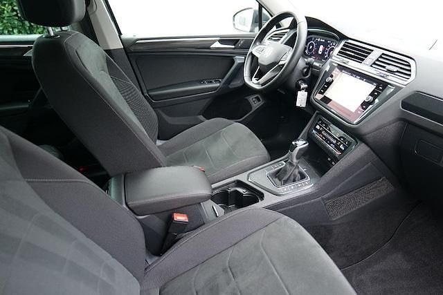 Gebraucht VW Tiguan Elegance 245 PS (180 kW) 2022 Uranograu SUV