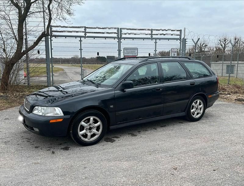 Gebraucht Volvo V40 116 PS (85 kW) 1999 Schwarz Kombi