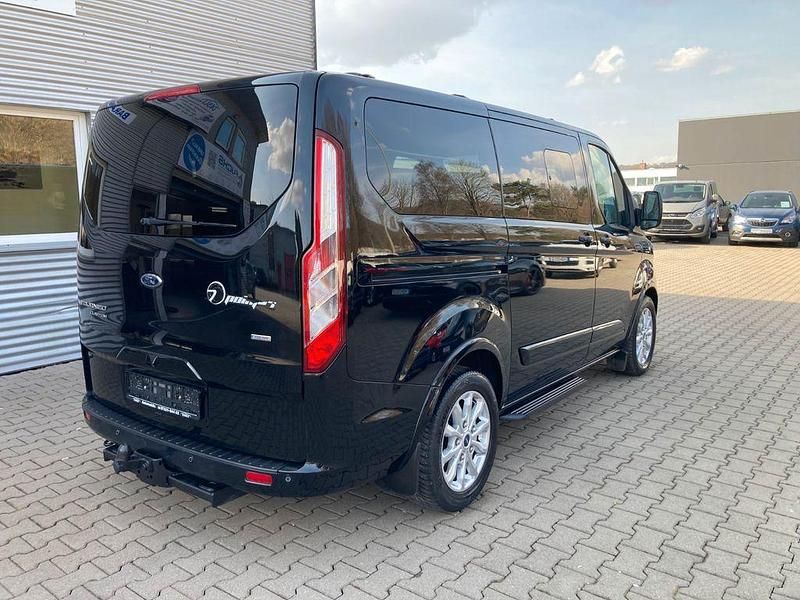 Gebraucht Ford Tourneo 170 PS (125 kW) 2018 Shadow black Kombi