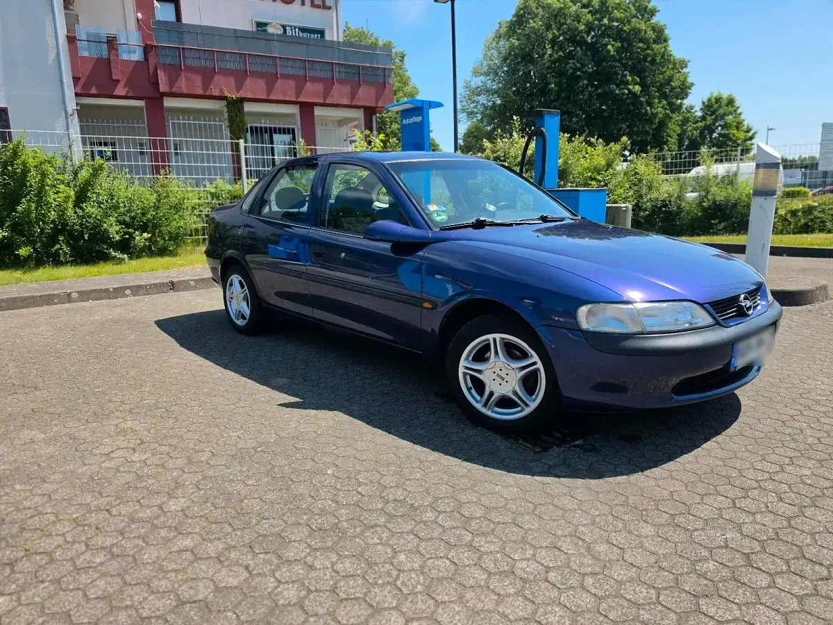 Gebraucht Opel Vectra 116 PS (85 kW) 1997 Violet Limousine