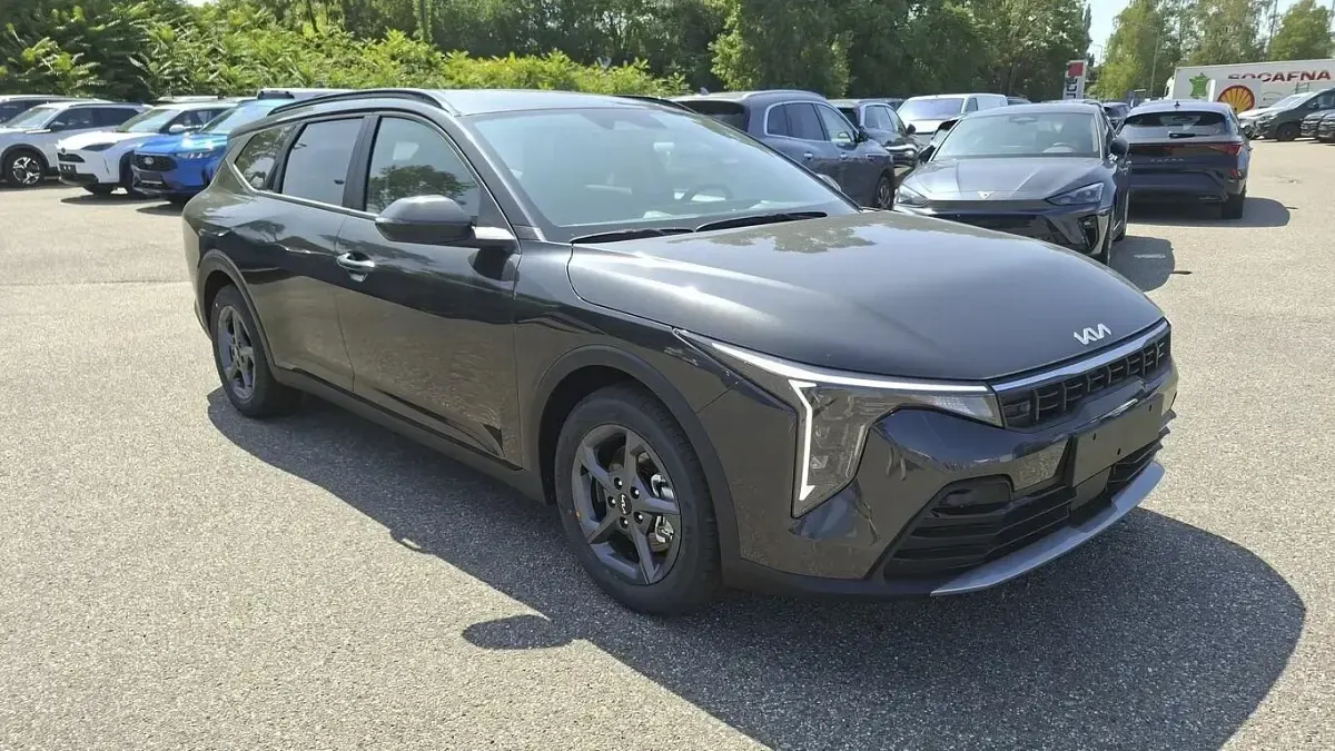 Neu Kia K4 Vision 150 PS (110 kW) 2026 Stahlgrau metallic Kombi