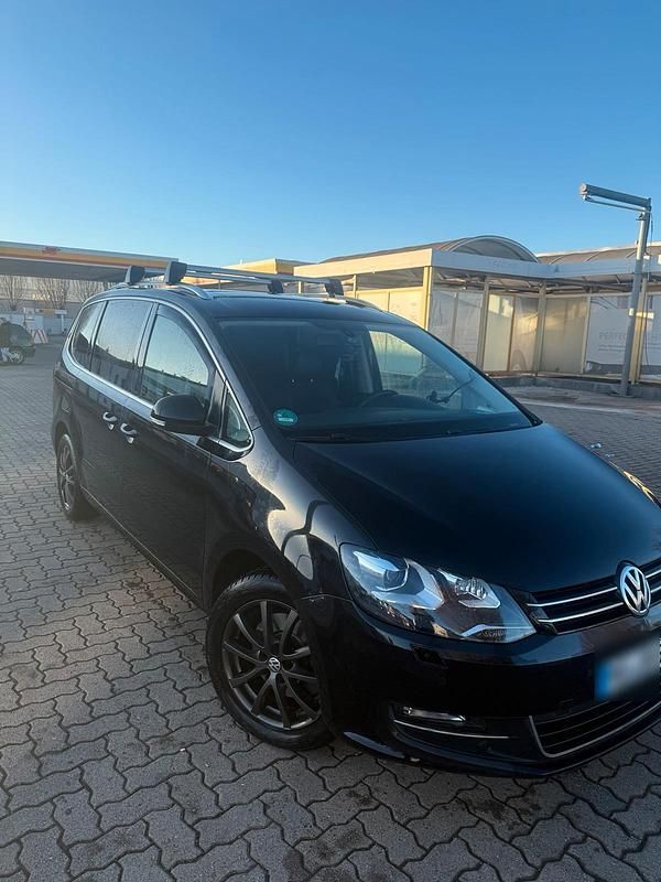 Second-hand VW Sharan 180 CP (132 kW) 2012 Negru Monovolum