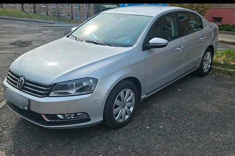 Usata VW Passat 120 CV (88 kW) 2011 Argento Berlina