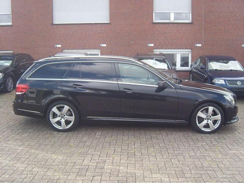 Schwarz Gebraucht 2013 Mercedes E250 Limousine | 12.950 € (Fairer Preis) - Bild 1/4