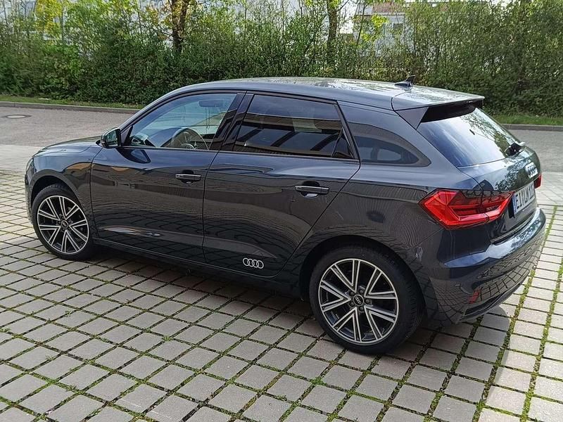 Grau Gebraucht 2024 Audi A1 Sportback Advanced Plus Kleinwagen | 20.200 € (Guter Preis) - Bild 1/4