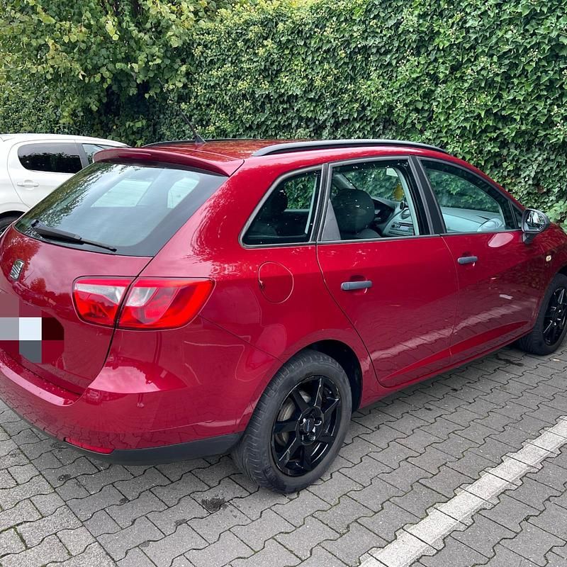 Rot Gebraucht 2013 Seat Ibiza ST Kombi | 4.200 € (Guter Preis) - Bild 1/4