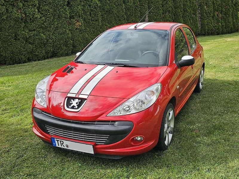 Gebraucht Peugeot 206 75 PS (55 kW) 2010 Rot Limousine