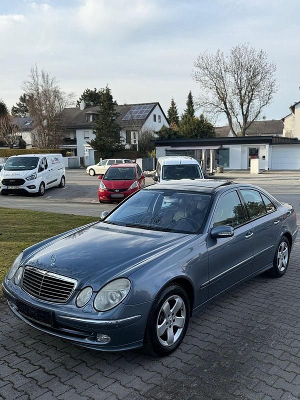 Gebraucht Mercedes E240 Avantgarde 177 PS (130 kW) 2004 Blau Limousine