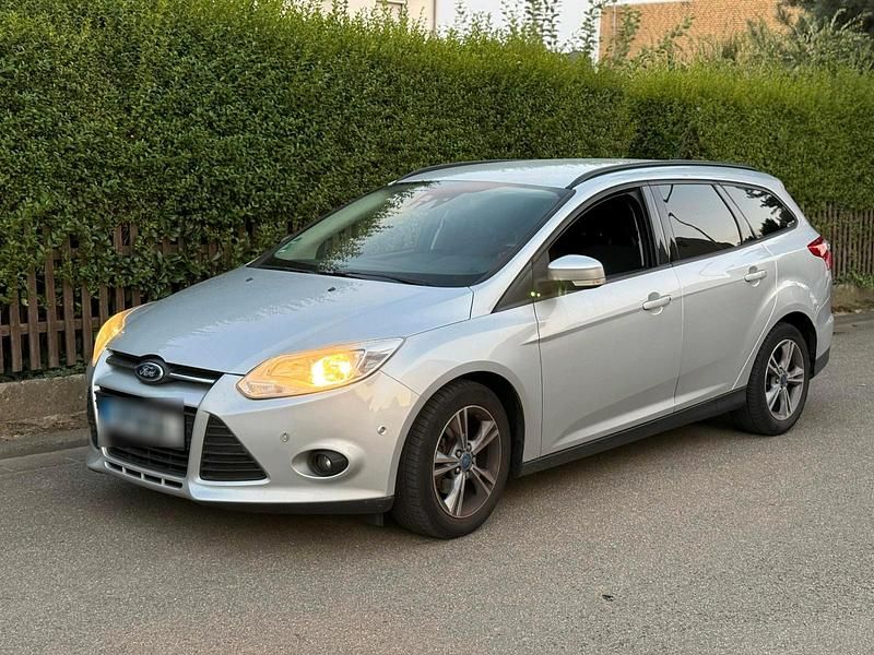 Gebraucht Ford Focus 116 PS (85 kW) 2013 Silber Kombi