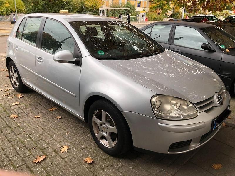 Silber Gebraucht 2006 VW Golf V Comfortline Limousine | 749 € (Superpreis) - Bild 1/4