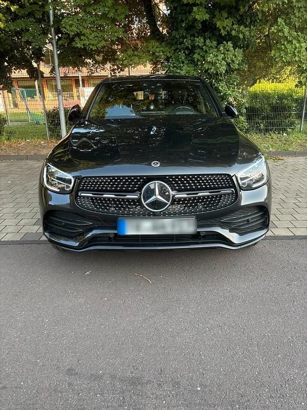 Grau Gebraucht 2023 Mercedes GLC300 AMG line Coupé | 50.900 € (Superpreis) - Bild 1/4