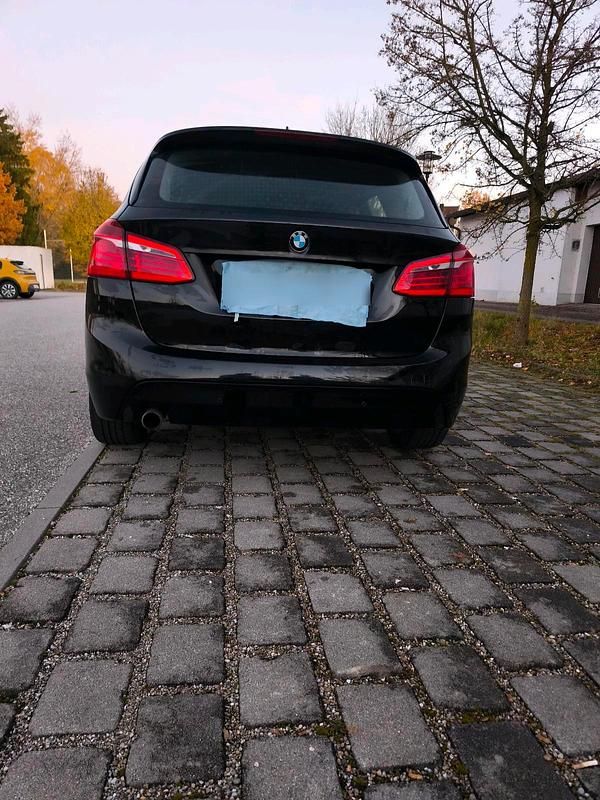Gebraucht BMW 216 116 PS (85 kW) 2016 Schwarz Kombi