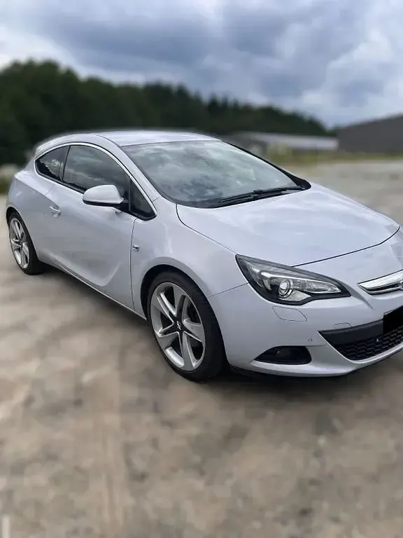 Gebraucht Opel Astra GTC Edition 165 PS (121 kW) 2012 Weiß Coupé