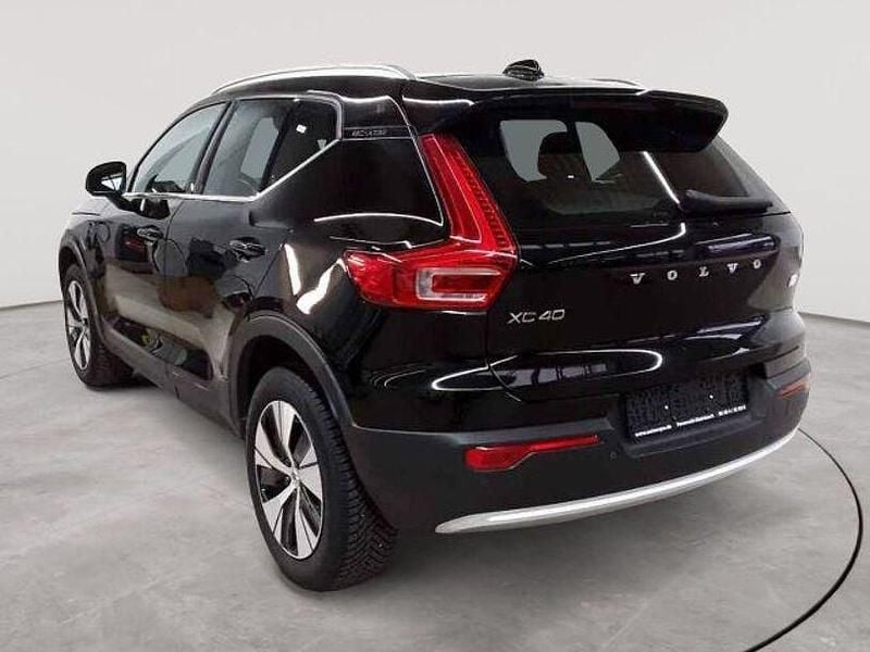Second-hand Volvo XC40 Core 129 CP (94 kW) 2022 Negru SUV