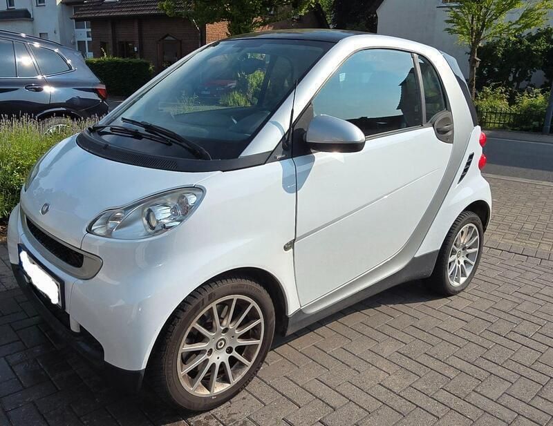 Weiß Gebraucht 2009 Smart ForTwo Coupé Pure Coupé | 3.300 € (Fairer Preis) - Bild 1/4