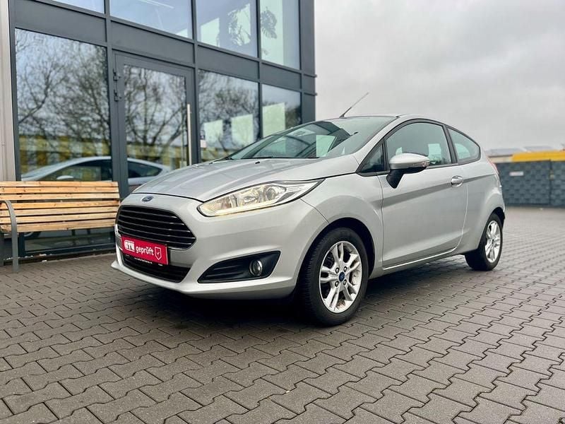 Gebraucht Ford Fiesta Trend 80 PS (58 kW) 2015 Silber Kleinwagen