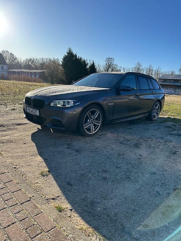 Grau Gebraucht 2017 BMW 535 Shadowline Kombi | 18.600 € (Fairer Preis) - Bild 1/4