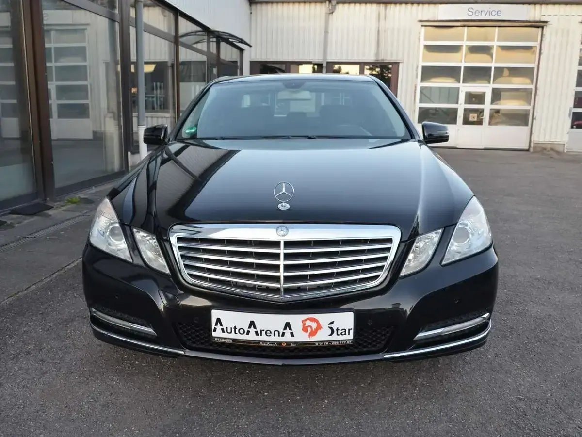 Gebraucht Mercedes E200 136 PS (100 kW) 2012 Obsidianschwarz  metalliclack Limousine