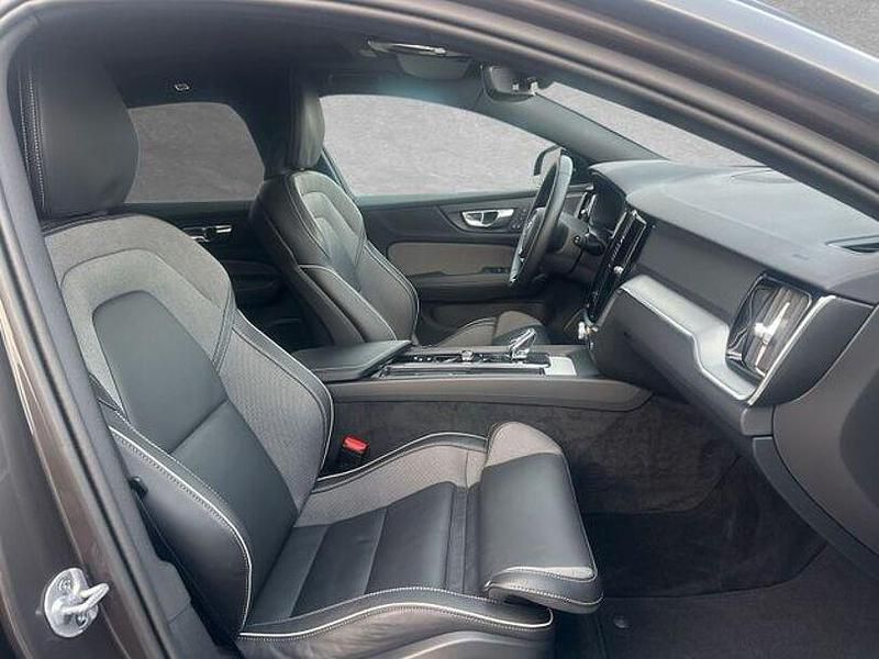 Gebraucht Volvo V60 Plus 197 PS (144 kW) 2025 Platinum grey Kombi