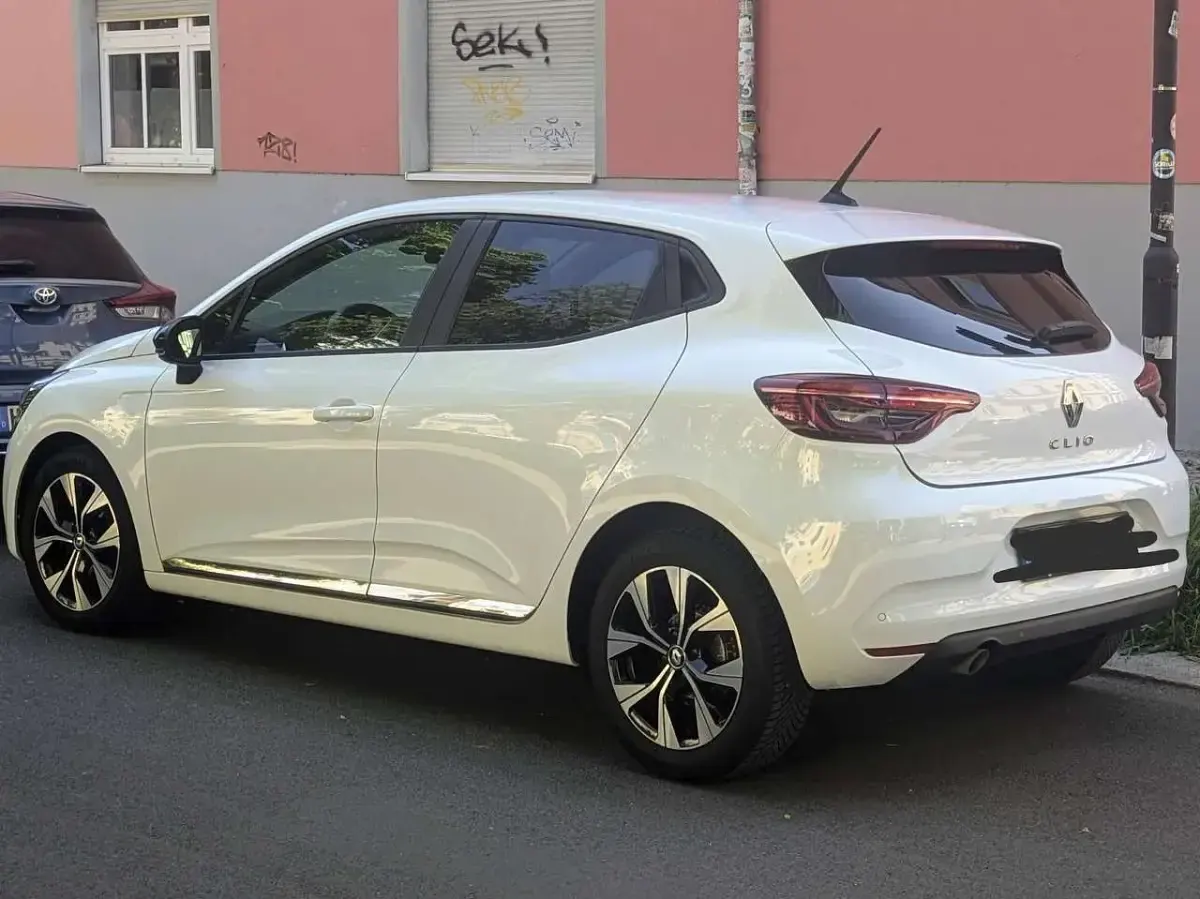 Gebraucht Renault Clio SE 67 PS (49 kW) 2023 Weiß Kleinwagen