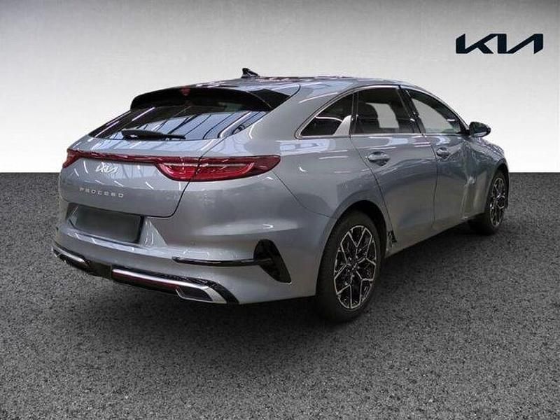 Gebraucht Kia ProCeed GT-Line 140 PS (102 kW) 2024 (css) lunarsilber met. (metallic) Kombi