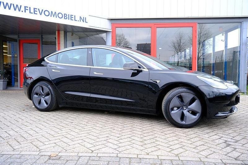 Gebraucht Tesla Model 3 Standard Range 175 kW (238 PS) 2019 Schwarz Limousine