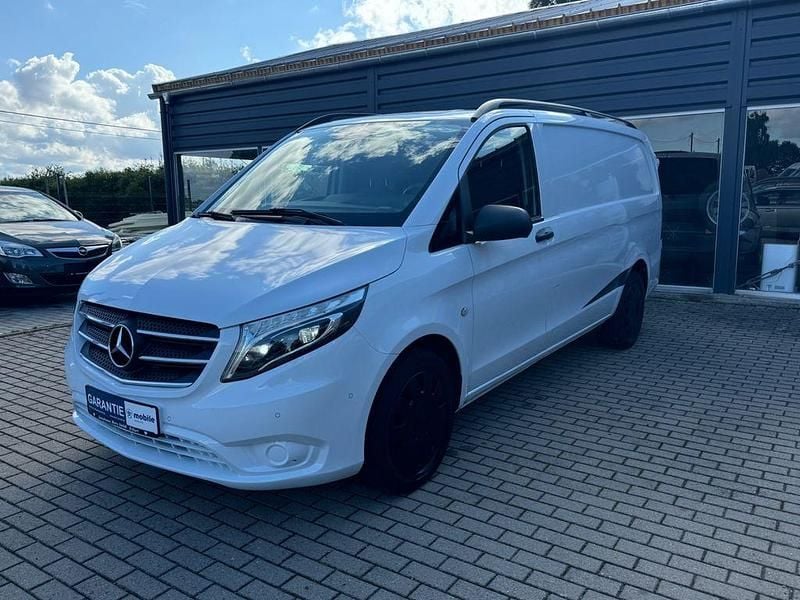 Weiß Gebraucht 2018 Mercedes Vito Van / Kleinbus | 26.290 € (Fairer Preis) - Bild 1/4