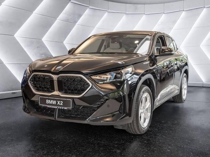 Black sapphire Neu 2025 BMW X2 Sport Line SUV | 45.990 € (Guter Preis) - Bild 1/4