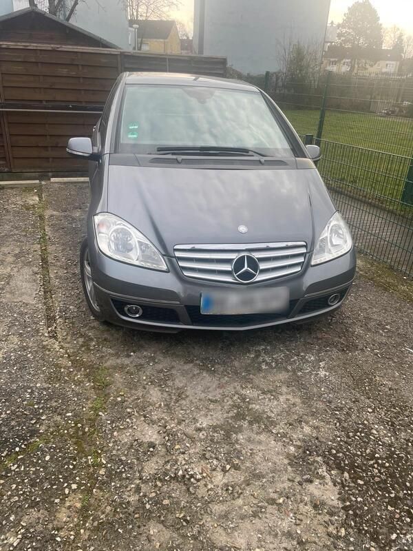 Silber Gebraucht 2012 Mercedes A180 Kombi | 7.500 € - Bild 1/4