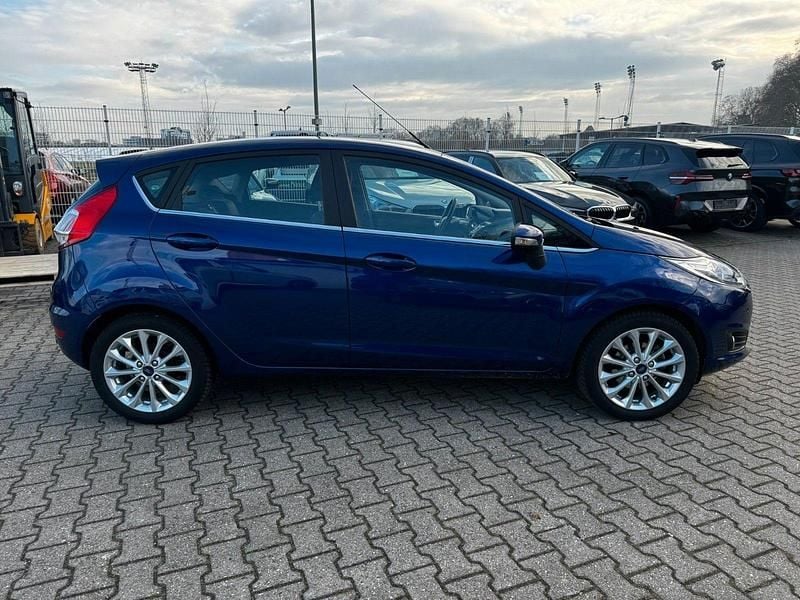 Gebraucht Ford Fiesta Titanium 101 PS (74 kW) 2017 Blau Kleinwagen