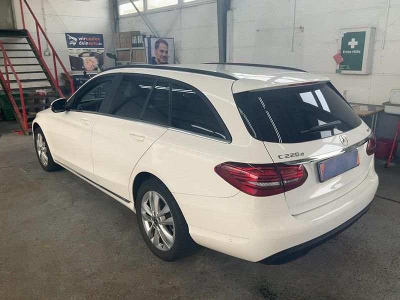 Gebraucht Mercedes C220 194 PS (142 kW) 2019 Weiß Kombi