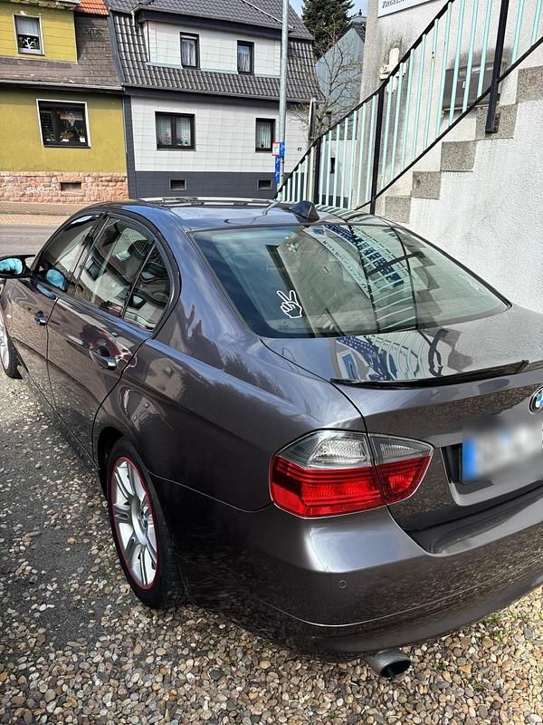 Gebraucht BMW 320 163 PS (119 kW) 2005 Grau Limousine