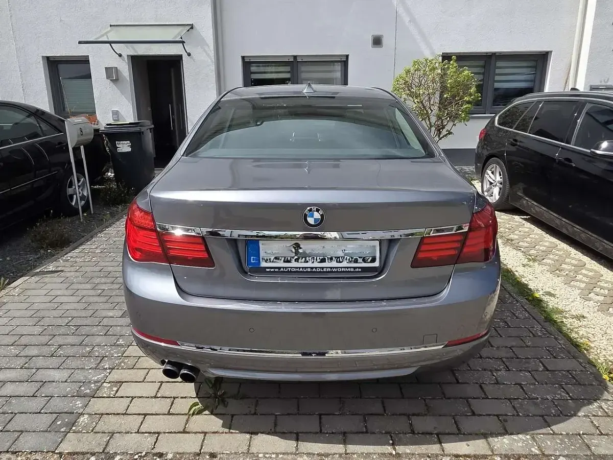 Gebraucht BMW 730L 258 PS (189 kW) 2015 Grau Limousine
