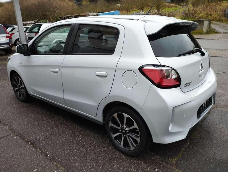 Gebraucht Mitsubishi Space Star Top 80 PS (58 kW) 2020 Weiß Limousine