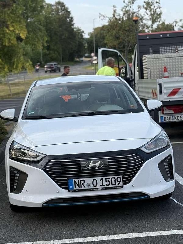 Gebraucht 2018 Hyundai Ioniq Premium Kleinwagen | 17.400 € - Bild 1/4