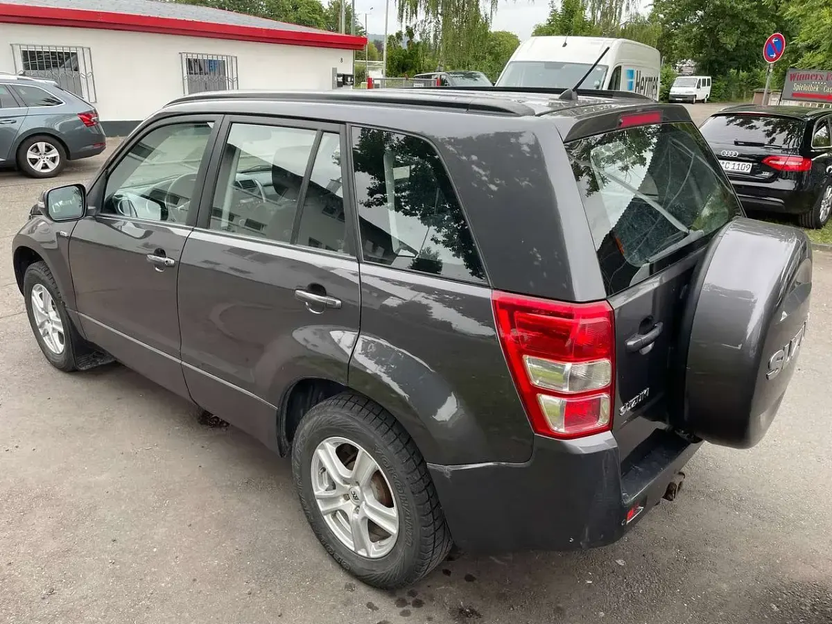 Gebraucht Suzuki Vitara 129 PS (94 kW) 2014 Grau SUV