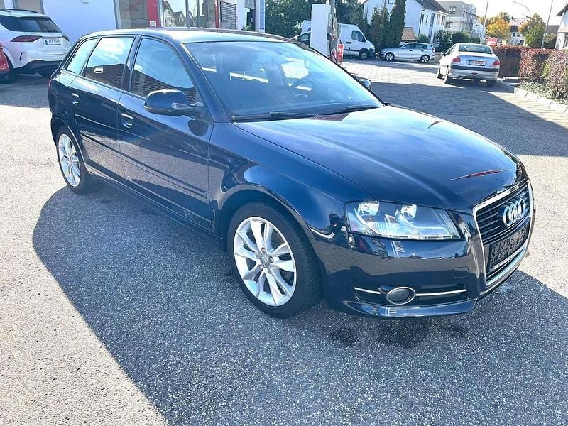 Blau Gebraucht 2012 Audi A3 Kleinwagen | 9.390 € (Fairer Preis) - Bild 1/4