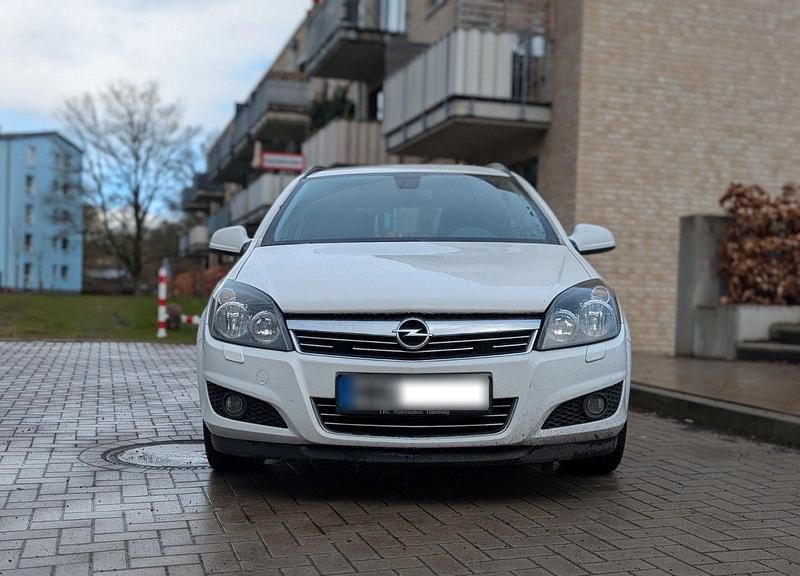 Gebraucht Opel Astra Selection 116 PS (85 kW) 2011 Weiß Kombi