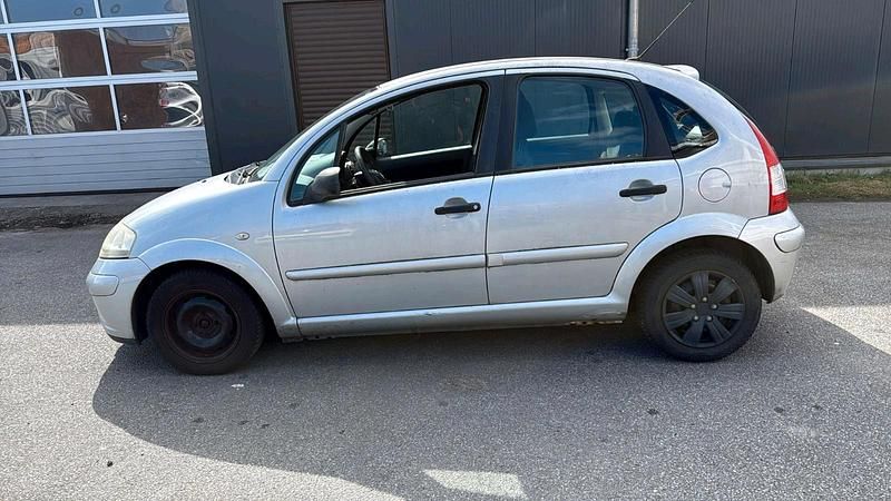 Gebraucht Citroën C3 60 PS (44 kW) 2005 Silber Kleinwagen