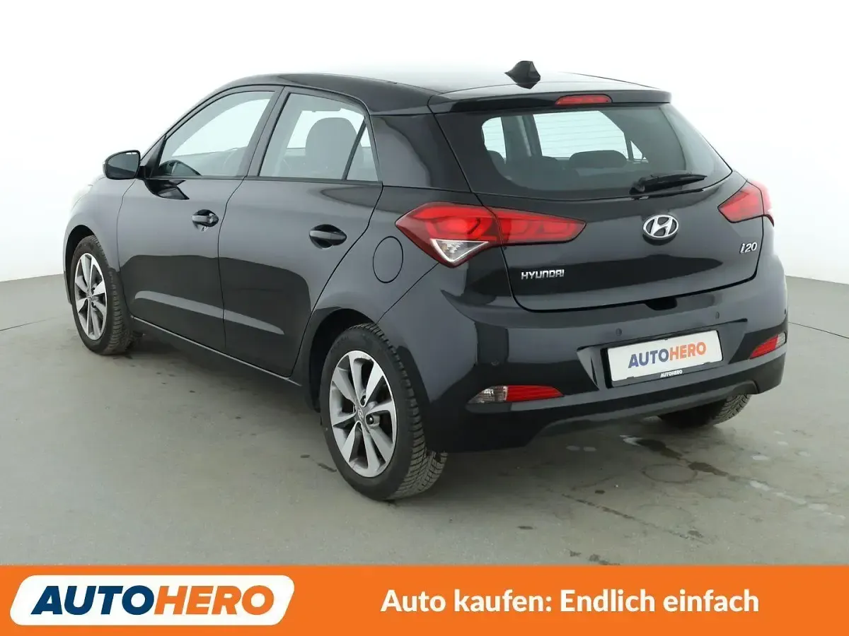 Gebraucht Hyundai i20 YES! 101 PS (74 kW) 2015 Schwarz Kleinwagen