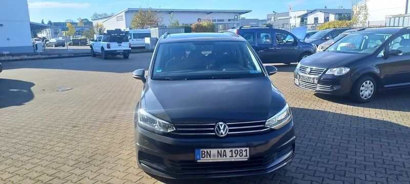 Grau Gebraucht 2019 VW Touran IQ Drive Van / Kleinbus | 13.000 € (Fairer Preis) - Bild 1/4