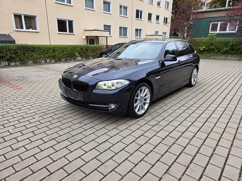 Blau Gebraucht 2010 BMW 530 Kombi | 7.900 € (Superpreis) - Bild 1/4