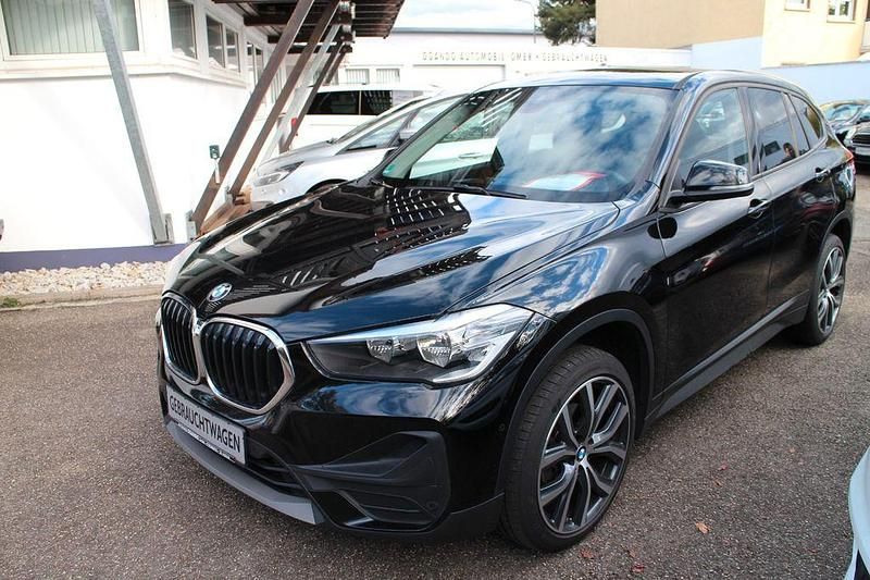 Schwarz Gebraucht 2022 BMW X1 Performance SUV | 21.700 € (Guter Preis) - Bild 1/4