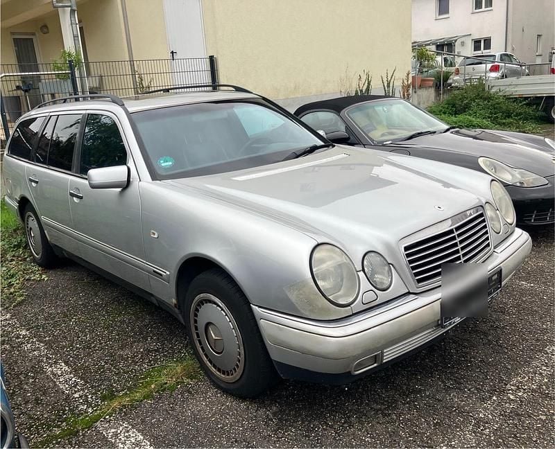 Silber Gebraucht 1997 Mercedes E280 Kombi | 900 € (Fairer Preis) - Bild 1/4