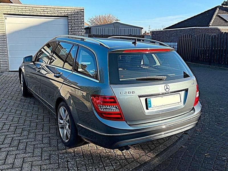 Gebraucht Mercedes C200 Avantgarde 136 PS (100 kW) 2011 Grau Kombi
