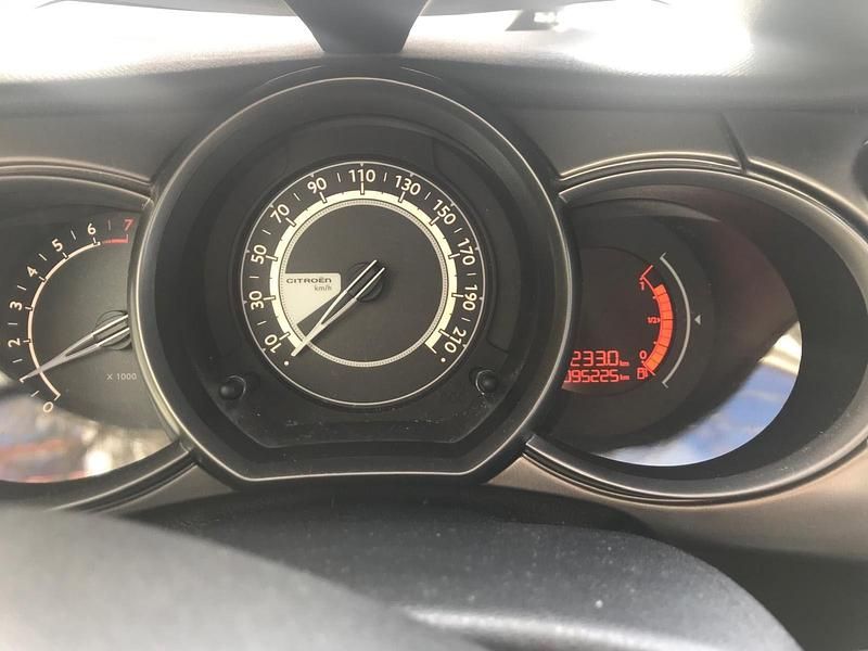 Gebraucht Citroën C3 SELECTION 83 PS (61 kW) 2016 Schwarz Kleinwagen