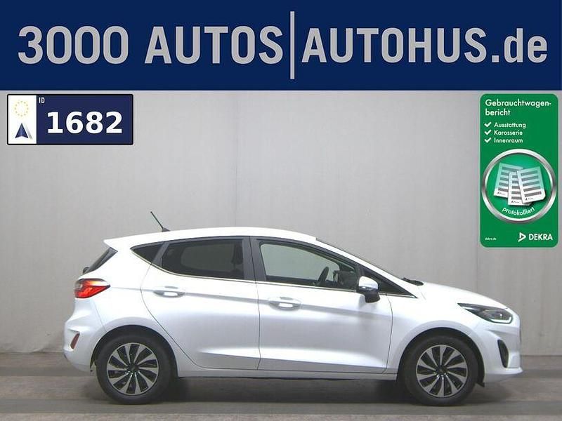 Frost weiss Gebraucht 2022 Ford Fiesta Titanium Kleinwagen | 9.980 € (Fairer Preis) - Bild 1/4