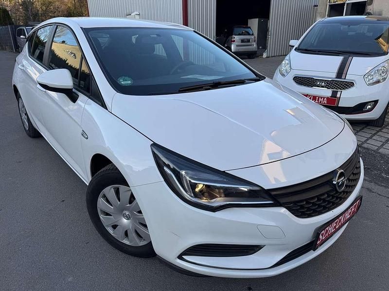 Gebraucht Opel Astra Selection 90 PS (66 kW) 2018 Weiß Kleinwagen