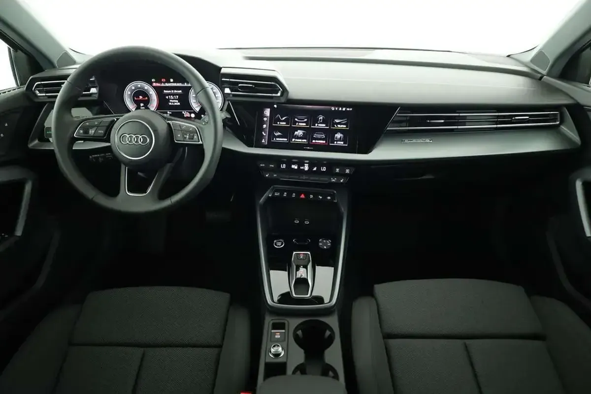 Gebraucht Audi A3 204 PS (150 kW) 2026 Distriktgrã¼n metallic SUV