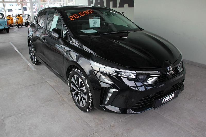 Neu Mitsubishi Colt Plus 91 PS (66 kW) 2025 Schwarz Limousine
